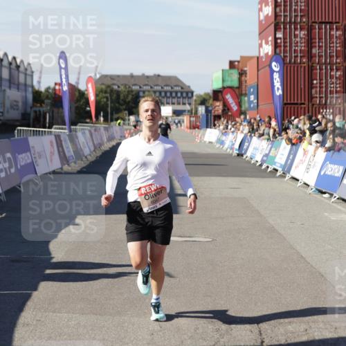 03.10.2025 - Köhlbrandbrückenlauf Jannik Wohlers http://msf.ph/oto/9082447 03.10.2025 12:51:20 Ziel 6047 meine-sportfotos.de