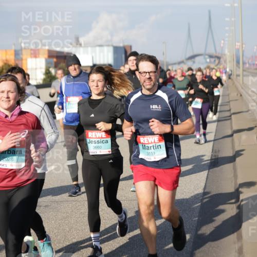 03.10.2025 - Köhlbrandbrückenlauf Jannik Wohlers http://msf.ph/oto/9082449 03.10.2025 10:05:37 Position 3 2028, 3660, 3151 meine-sportfotos.de
