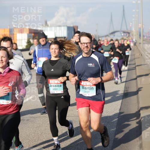 03.10.2025 - Köhlbrandbrückenlauf Jannik Wohlers http://msf.ph/oto/9082452 03.10.2025 10:05:37 Position 3 2028, 3660, 3151 meine-sportfotos.de
