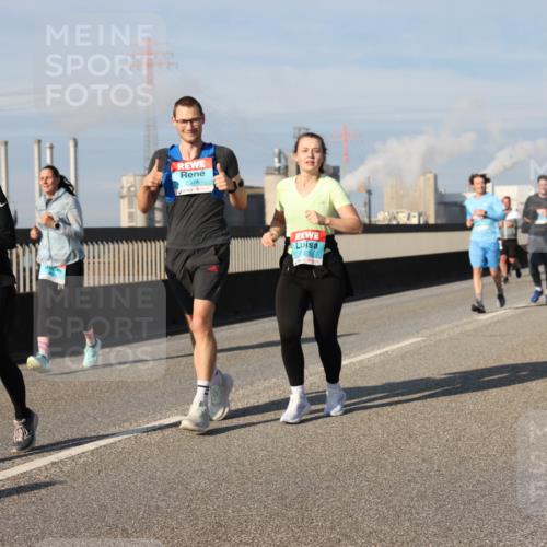 03.10.2025 - Köhlbrandbrückenlauf Lena Gebhardt http://msf.ph/oto/9082453 03.10.2025 10:04:34 Position 2 2562, 2374 meine-sportfotos.de