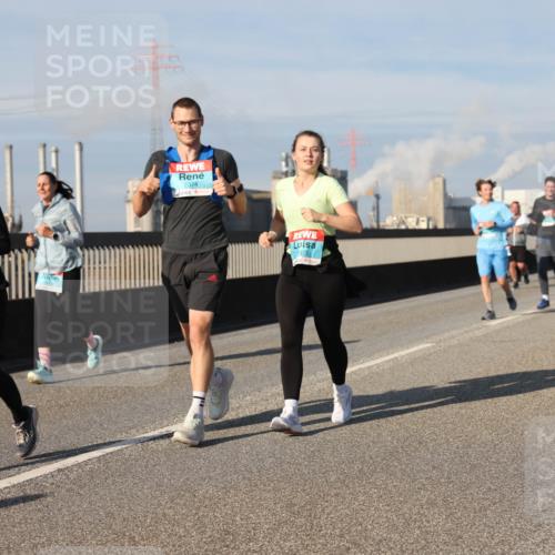 03.10.2025 - Köhlbrandbrückenlauf Lena Gebhardt http://msf.ph/oto/9082459 03.10.2025 10:04:34 Position 2 2562, 2374 meine-sportfotos.de