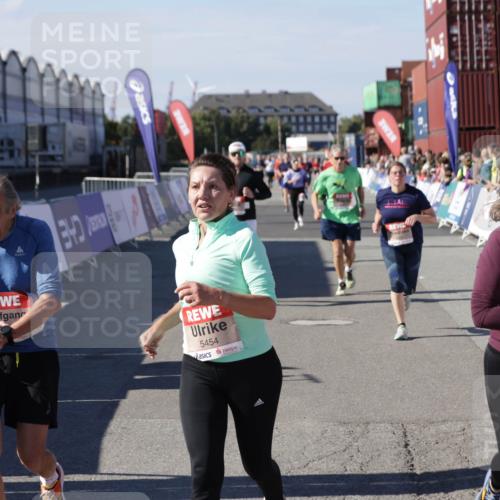 03.10.2025 - Köhlbrandbrückenlauf Jannik Wohlers http://msf.ph/oto/9082461 03.10.2025 13:18:14 Ziel 4472, 4473, 4581, 4600, 4620, 4661, 4950, 5209, 5454, 5691, 5816, 6001, 6310, 6326, 6633, 6634 meine-sportfotos.de