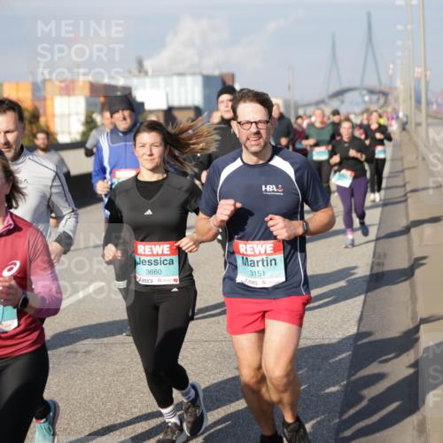 03.10.2025 - Köhlbrandbrückenlauf Jannik Wohlers http://msf.ph/oto/9082464 03.10.2025 10:05:37 Position 3 28, 3660, 3151 meine-sportfotos.de
