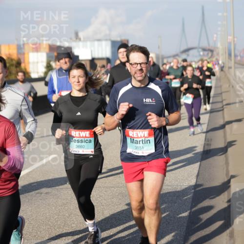 03.10.2025 - Köhlbrandbrückenlauf Jannik Wohlers http://msf.ph/oto/9082471 03.10.2025 10:05:37 Position 3 2, 2028, 3660, 3151 meine-sportfotos.de