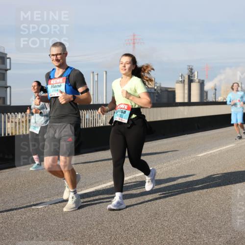 03.10.2025 - Köhlbrandbrückenlauf Lena Gebhardt http://msf.ph/oto/9082477 03.10.2025 10:04:35 Position 2 2374, 373 meine-sportfotos.de