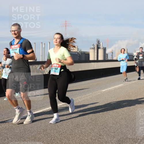 03.10.2025 - Köhlbrandbrückenlauf Lena Gebhardt http://msf.ph/oto/9082486 03.10.2025 10:04:35 Position 2 234, 2373 meine-sportfotos.de