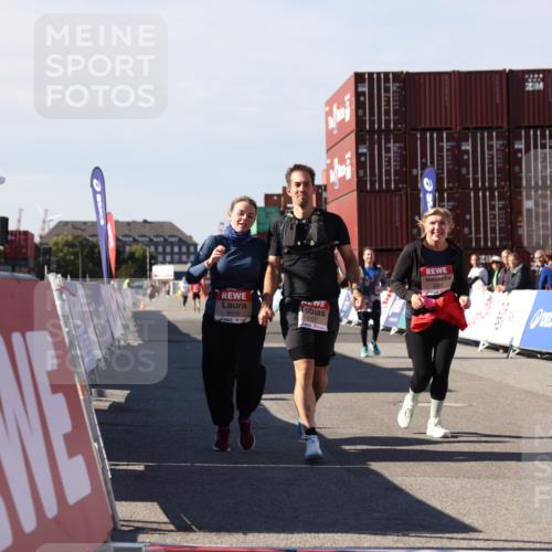 03.10.2025 - Köhlbrandbrückenlauf Lena Gebhardt http://msf.ph/oto/9082500 03.10.2025 13:48:53 Ziel 4157, 4273, 5216, 5497, 5581, 6096 meine-sportfotos.de