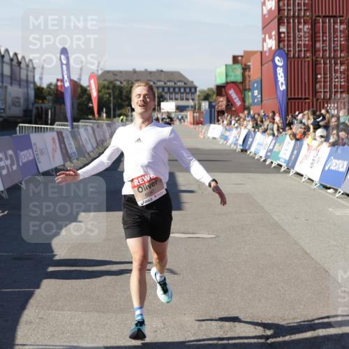 03.10.2025 - Köhlbrandbrückenlauf Jannik Wohlers http://msf.ph/oto/9082503 03.10.2025 12:51:20 Ziel 6047 meine-sportfotos.de