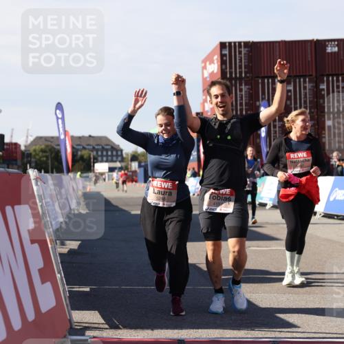 03.10.2025 - Köhlbrandbrückenlauf Lena Gebhardt http://msf.ph/oto/9082508 03.10.2025 13:48:54 Ziel 4157, 4273, 5216, 5497, 5581, 6096 meine-sportfotos.de