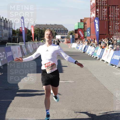 03.10.2025 - Köhlbrandbrückenlauf Jannik Wohlers http://msf.ph/oto/9082515 03.10.2025 12:51:20 Ziel 6047 meine-sportfotos.de