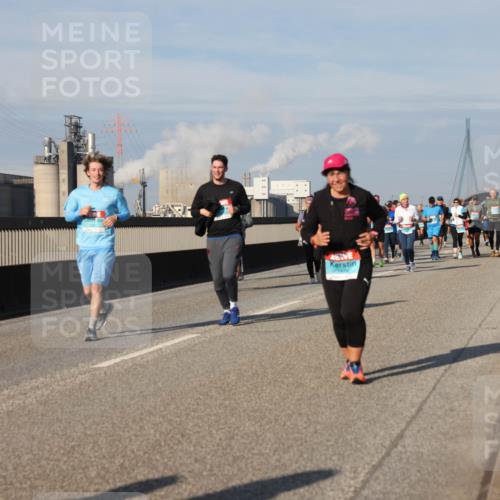 03.10.2025 - Köhlbrandbrückenlauf Lena Gebhardt http://msf.ph/oto/9082520 03.10.2025 10:04:36 Position 2  meine-sportfotos.de