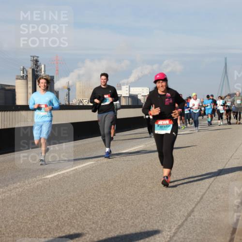 03.10.2025 - Köhlbrandbrückenlauf Lena Gebhardt http://msf.ph/oto/9082540 03.10.2025 10:04:36 Position 2  meine-sportfotos.de