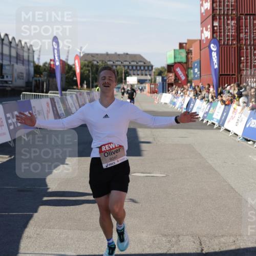 03.10.2025 - Köhlbrandbrückenlauf Jannik Wohlers http://msf.ph/oto/9082541 03.10.2025 12:51:20 Ziel 6047 meine-sportfotos.de