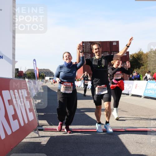 03.10.2025 - Köhlbrandbrückenlauf Lena Gebhardt http://msf.ph/oto/9082542 03.10.2025 13:48:55 Ziel 4157, 4273, 5216, 5497, 5581, 6096 meine-sportfotos.de