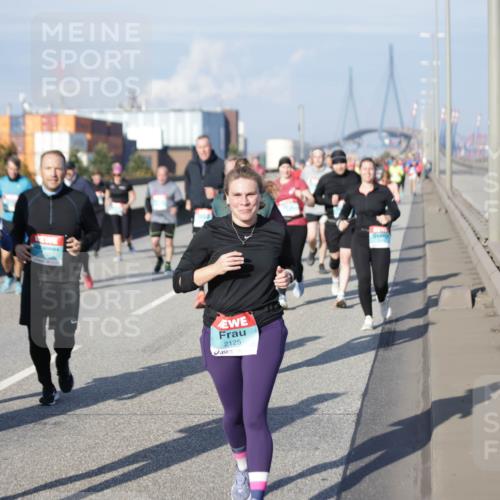 03.10.2025 - Köhlbrandbrückenlauf Jannik Wohlers http://msf.ph/oto/9082547 03.10.2025 10:05:41 Position 3 3147, 2125 meine-sportfotos.de