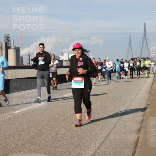 03.10.2025 - Köhlbrandbrückenlauf Lena Gebhardt http://msf.ph/oto/9082548 03.10.2025 10:04:36 Position 2  meine-sportfotos.de
