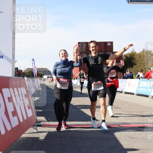 03.10.2025 - Köhlbrandbrückenlauf Lena Gebhardt http://msf.ph/oto/9082557 03.10.2025 13:48:55 Ziel 4157, 4273, 5216, 5497, 5581, 6096 meine-sportfotos.de