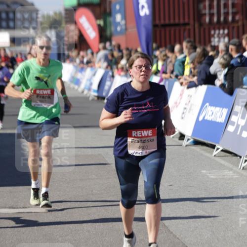 03.10.2025 - Köhlbrandbrückenlauf Jannik Wohlers http://msf.ph/oto/9082564 03.10.2025 13:18:14 Ziel 4472, 4473, 4581, 4600, 4620, 4661, 4950, 5209, 5454, 5691, 5816, 6001, 6310, 6326, 6633, 6634 meine-sportfotos.de