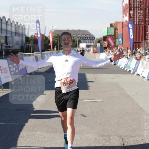 03.10.2025 - Köhlbrandbrückenlauf Jannik Wohlers http://msf.ph/oto/9082569 03.10.2025 12:51:20 Ziel 6047 meine-sportfotos.de