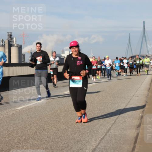 03.10.2025 - Köhlbrandbrückenlauf Lena Gebhardt http://msf.ph/oto/9082576 03.10.2025 10:04:36 Position 2  meine-sportfotos.de