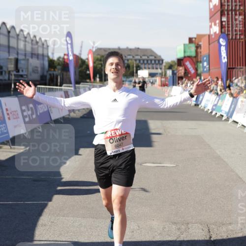 03.10.2025 - Köhlbrandbrückenlauf Jannik Wohlers http://msf.ph/oto/9082587 03.10.2025 12:51:20 Ziel 6047 meine-sportfotos.de