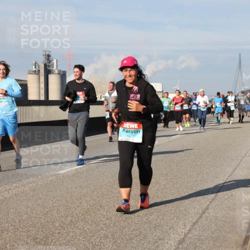 03.10.2025 - Köhlbrandbrückenlauf Lena Gebhardt http://msf.ph/oto/9082588 03.10.2025 10:04:37 Position 2 2384, 1472 meine-sportfotos.de