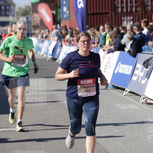 03.10.2025 - Köhlbrandbrückenlauf Jannik Wohlers http://msf.ph/oto/9082591 03.10.2025 13:18:15 Ziel 4472, 4473, 4581, 4600, 4620, 4661, 5209, 5379, 5454, 5691, 5816, 6001, 6310, 6326 meine-sportfotos.de