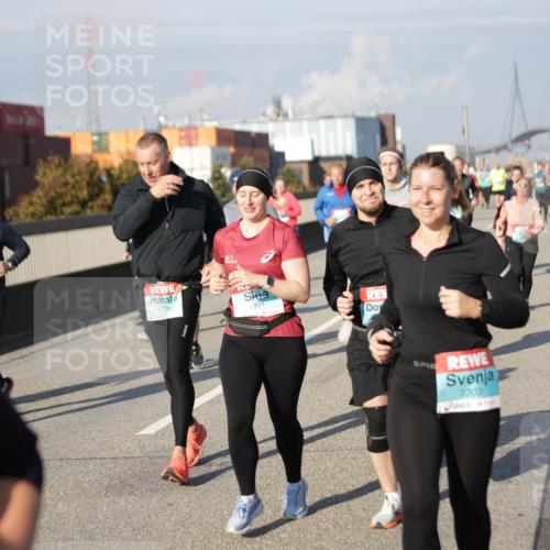 03.10.2025 - Köhlbrandbrückenlauf Jannik Wohlers http://msf.ph/oto/9082614 03.10.2025 10:05:44 Position 3 3706, 1951, 2303 meine-sportfotos.de