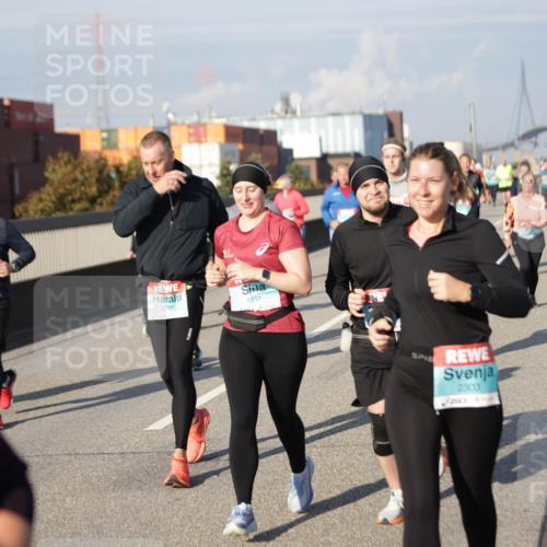 03.10.2025 - Köhlbrandbrückenlauf Jannik Wohlers http://msf.ph/oto/9082621 03.10.2025 10:05:44 Position 3 3706, 1951, 2303 meine-sportfotos.de