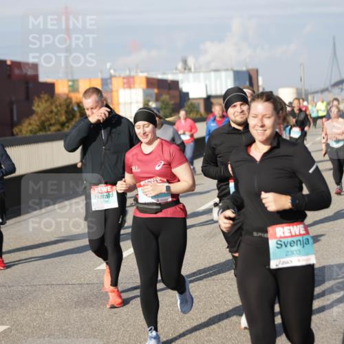 03.10.2025 - Köhlbrandbrückenlauf Jannik Wohlers http://msf.ph/oto/9082624 03.10.2025 10:05:44 Position 3 3706, 2303 meine-sportfotos.de
