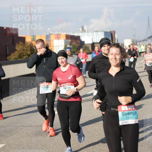 03.10.2025 - Köhlbrandbrückenlauf Jannik Wohlers http://msf.ph/oto/9082627 03.10.2025 10:05:44 Position 3 3706, 2303 meine-sportfotos.de