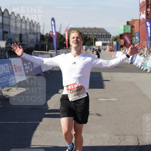 03.10.2025 - Köhlbrandbrückenlauf Jannik Wohlers http://msf.ph/oto/9082629 03.10.2025 12:51:21 Ziel 6047 meine-sportfotos.de