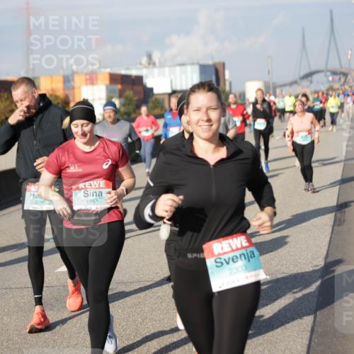 03.10.2025 - Köhlbrandbrückenlauf Jannik Wohlers http://msf.ph/oto/9082644 03.10.2025 10:05:44 Position 3 3706, 1951, 2303 meine-sportfotos.de
