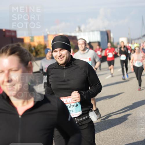 03.10.2025 - Köhlbrandbrückenlauf Jannik Wohlers http://msf.ph/oto/9082649 03.10.2025 10:05:45 Position 3 71 meine-sportfotos.de
