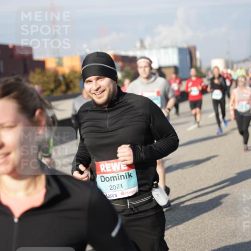 03.10.2025 - Köhlbrandbrückenlauf Jannik Wohlers http://msf.ph/oto/9082655 03.10.2025 10:05:45 Position 3 2071 meine-sportfotos.de