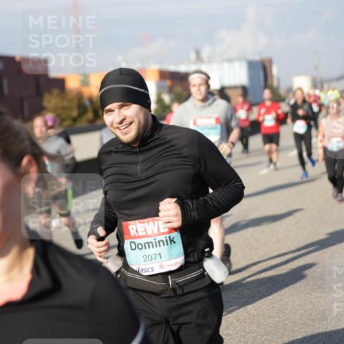 03.10.2025 - Köhlbrandbrückenlauf Jannik Wohlers http://msf.ph/oto/9082663 03.10.2025 10:05:45 Position 3 2071 meine-sportfotos.de