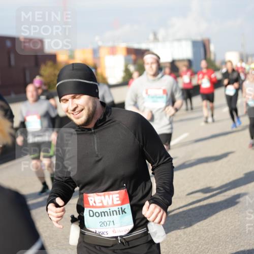 03.10.2025 - Köhlbrandbrückenlauf Jannik Wohlers http://msf.ph/oto/9082672 03.10.2025 10:05:45 Position 3 2071 meine-sportfotos.de