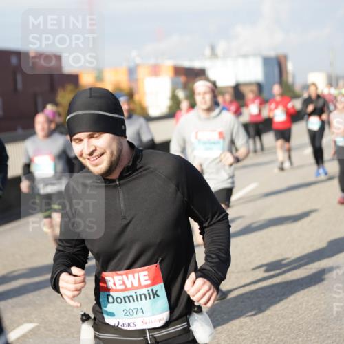 03.10.2025 - Köhlbrandbrückenlauf Jannik Wohlers http://msf.ph/oto/9082678 03.10.2025 10:05:45 Position 3 2071 meine-sportfotos.de
