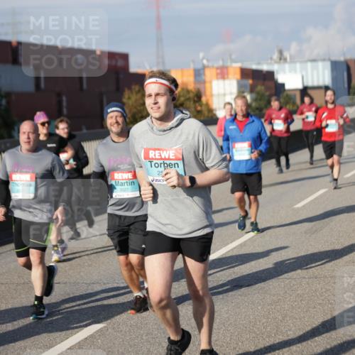 03.10.2025 - Köhlbrandbrückenlauf Jannik Wohlers http://msf.ph/oto/9082682 03.10.2025 10:05:46 Position 3 3027, 25 meine-sportfotos.de