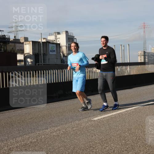 03.10.2025 - Köhlbrandbrückenlauf Lena Gebhardt http://msf.ph/oto/9082683 03.10.2025 10:04:39 Position 2  meine-sportfotos.de