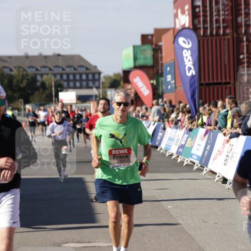 03.10.2025 - Köhlbrandbrückenlauf Jannik Wohlers http://msf.ph/oto/9082692 03.10.2025 13:18:16 Ziel 4472, 4473, 4581, 4600, 4620, 4661, 5209, 5379, 5440, 5454, 5691, 5816, 6001, 6310, 6326 meine-sportfotos.de