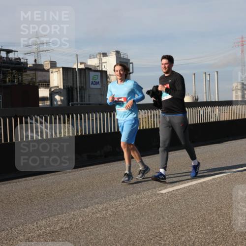 03.10.2025 - Köhlbrandbrückenlauf Lena Gebhardt http://msf.ph/oto/9082694 03.10.2025 10:04:39 Position 2  meine-sportfotos.de