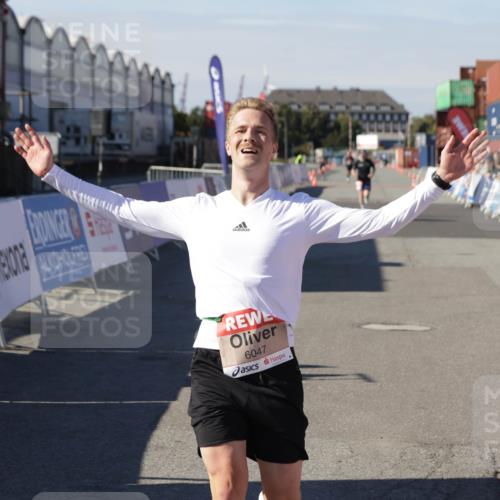 03.10.2025 - Köhlbrandbrückenlauf Jannik Wohlers http://msf.ph/oto/9082702 03.10.2025 12:51:21 Ziel 6047 meine-sportfotos.de