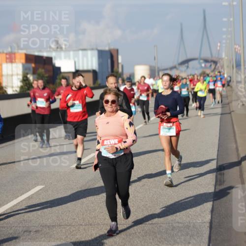 03.10.2025 - Köhlbrandbrückenlauf Jannik Wohlers http://msf.ph/oto/9082704 03.10.2025 10:05:48 Position 3 2158, 122 meine-sportfotos.de