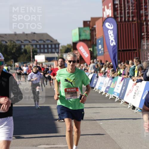 03.10.2025 - Köhlbrandbrückenlauf Jannik Wohlers http://msf.ph/oto/9082707 03.10.2025 13:18:16 Ziel 4472, 4473, 4581, 4600, 4620, 4661, 5209, 5379, 5440, 5454, 5691, 5816, 6001, 6310, 6326 meine-sportfotos.de
