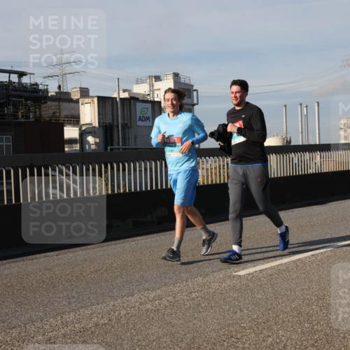 03.10.2025 - Köhlbrandbrückenlauf Lena Gebhardt http://msf.ph/oto/9082709 03.10.2025 10:04:39 Position 2 2384 meine-sportfotos.de