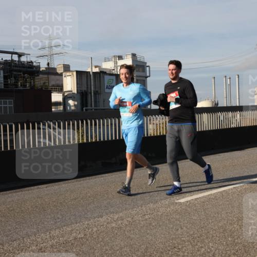 03.10.2025 - Köhlbrandbrückenlauf Lena Gebhardt http://msf.ph/oto/9082710 03.10.2025 10:04:39 Position 2 2384 meine-sportfotos.de