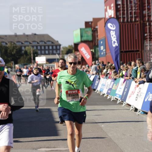 03.10.2025 - Köhlbrandbrückenlauf Jannik Wohlers http://msf.ph/oto/9082721 03.10.2025 13:18:16 Ziel 4472, 4473, 4581, 4600, 4620, 4661, 5209, 5379, 5440, 5454, 5691, 5816, 6001, 6310, 6326 meine-sportfotos.de