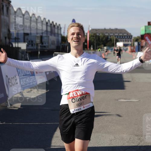 03.10.2025 - Köhlbrandbrückenlauf Jannik Wohlers http://msf.ph/oto/9082737 03.10.2025 12:51:21 Ziel 6047 meine-sportfotos.de