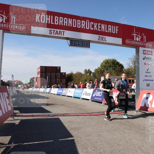 03.10.2025 - Köhlbrandbrückenlauf Lena Gebhardt http://msf.ph/oto/9082772 03.10.2025 13:49:00 Ziel 4157, 4273, 5216, 5497, 6096 meine-sportfotos.de